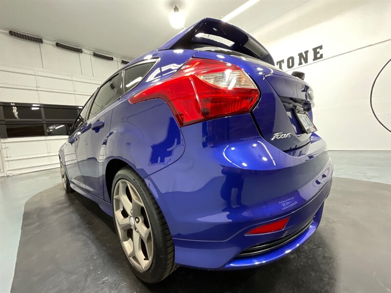 2014 Ford Focus ST Hatch Back / 2.0L 4Cyl ECOBOOST / 1-OWNER  / 6-SPEED MANUAL - Photo 47 - Gladstone, OR 97027