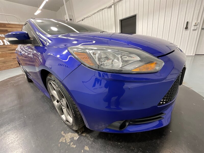 2014 Ford Focus ST Hatch Back / 2.0L 4Cyl ECOBOOST / 1-OWNER  / 6-SPEED MANUAL - Photo 45 - Gladstone, OR 97027