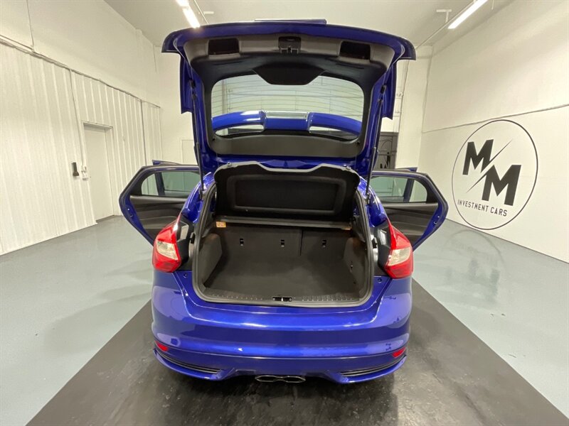 2014 Ford Focus ST Hatch Back / 2.0L 4Cyl ECOBOOST / 1-OWNER  / 6-SPEED MANUAL - Photo 9 - Gladstone, OR 97027