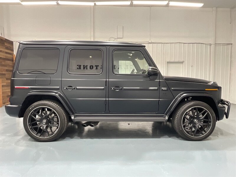 2025 Mercedes-Benz AMG G 63 4WD / 4.0L V8 TwinTurbo /ONLY 1,200 MILES  / 22 " AMG cross spoke forged wheels/MBUX high end Rear Seat Entertainment / Armrest heating / MANUFAKTUR interior package plus / AMG Night Pkg - Photo 4 - Gladstone, OR 97027