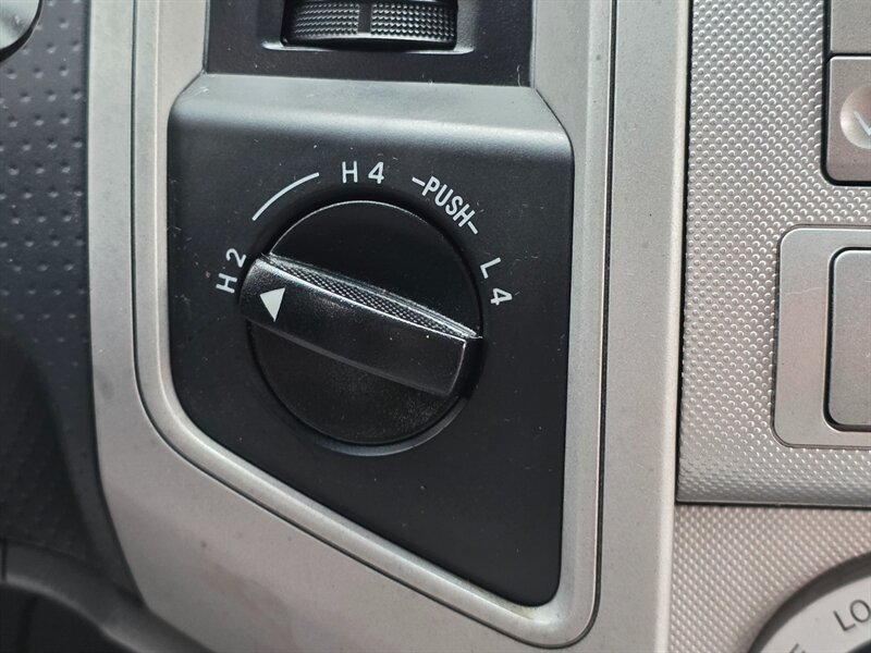 2010 Toyota Tacoma DOUBLE CAB 4X4 / V6 4.0L / NEW TIRES / NEW LIFT  / JUST SERVICED / NO RUST / EXCELLENT CONDITION - Photo 18 - Portland, OR 97217