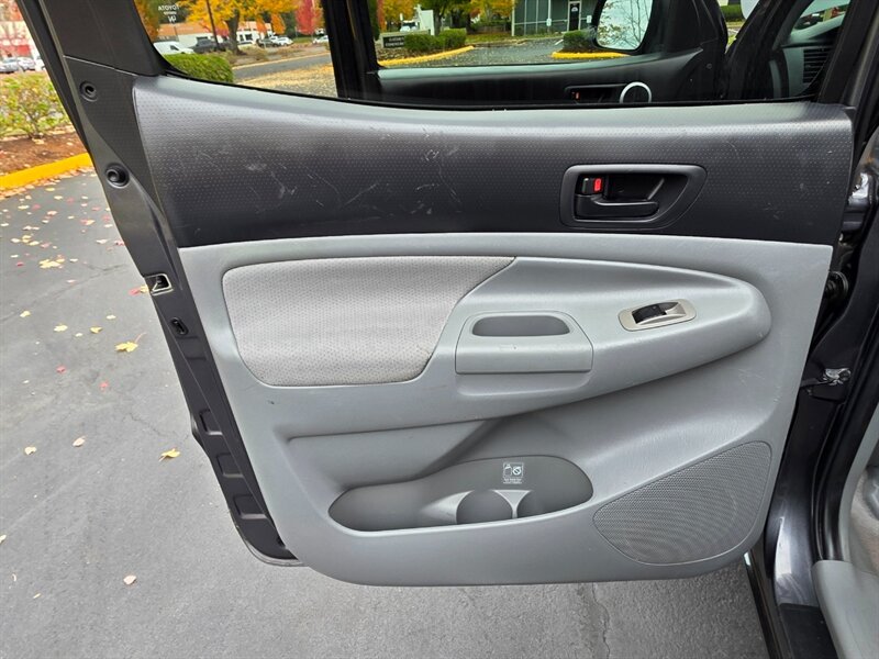 2010 Toyota Tacoma DOUBLE CAB 4X4 / V6 4.0L / NEW TIRES / NEW LIFT  / JUST SERVICED / NO RUST / EXCELLENT CONDITION - Photo 36 - Portland, OR 97217