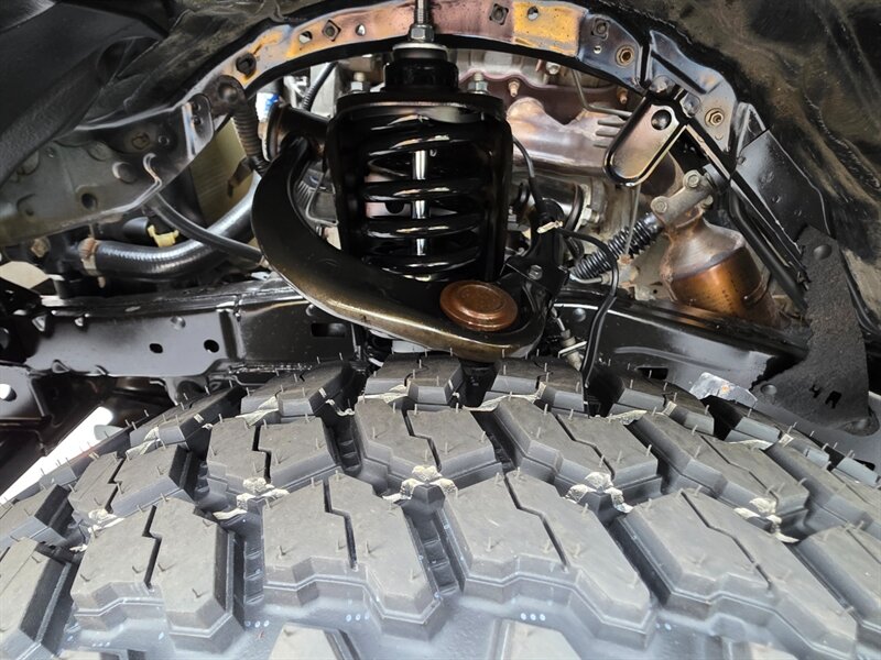 2010 Toyota Tacoma DOUBLE CAB 4X4 / V6 4.0L / NEW TIRES / NEW LIFT  / JUST SERVICED / NO RUST / EXCELLENT CONDITION - Photo 20 - Portland, OR 97217