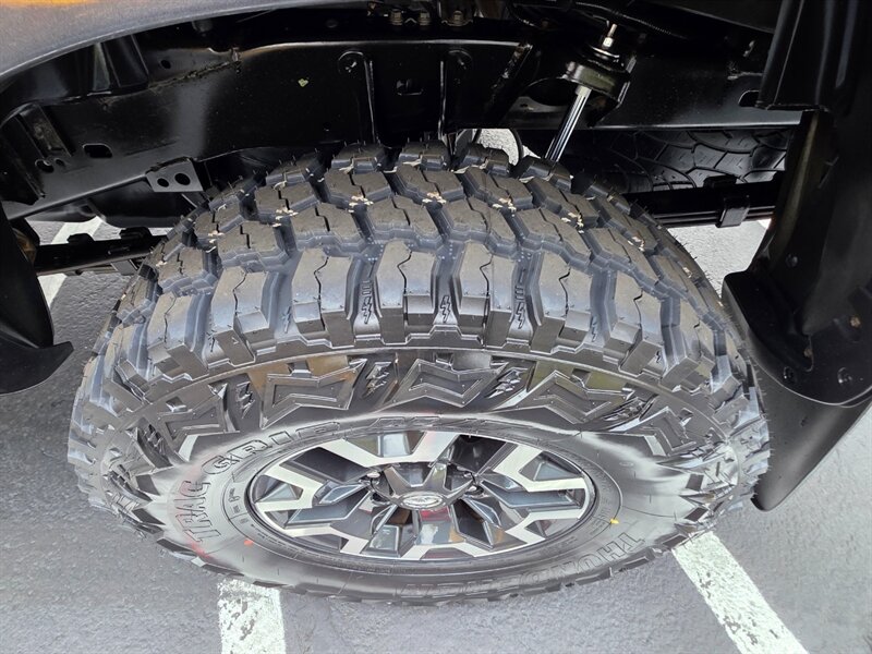 2010 Toyota Tacoma DOUBLE CAB 4X4 / V6 4.0L / NEW TIRES / NEW LIFT  / JUST SERVICED / NO RUST / EXCELLENT CONDITION - Photo 32 - Portland, OR 97217