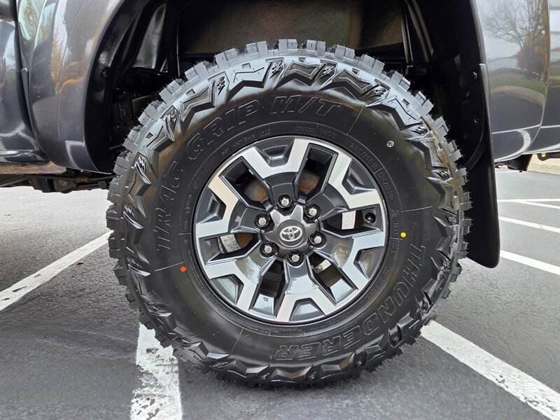 2010 Toyota Tacoma DOUBLE CAB 4X4 / V6 4.0L / NEW TIRES / NEW LIFT  / JUST SERVICED / NO RUST / EXCELLENT CONDITION - Photo 43 - Portland, OR 97217