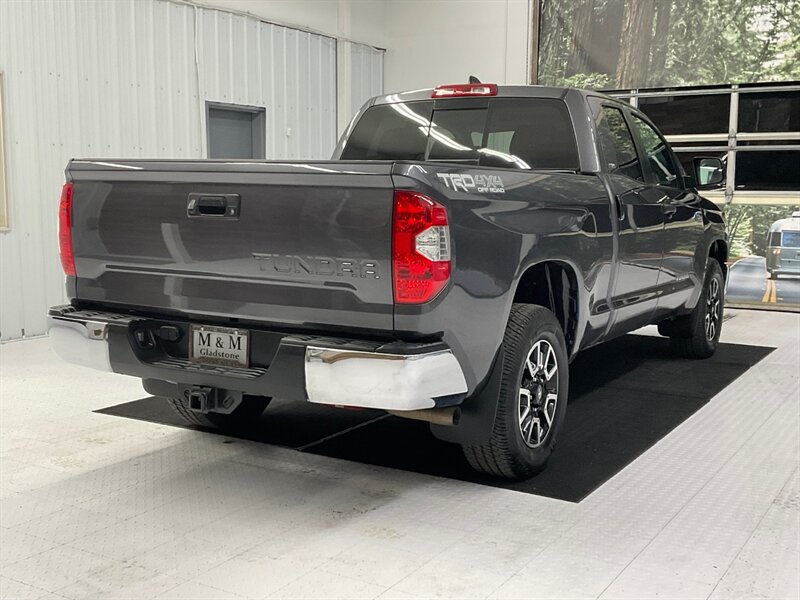 2020 Toyota Tundra SR5 TRD OFF ROAD / 5.7L V8 / 1-OWNER / 15,000 MILE  /LOCAL TRUCK / RUST FREE / BLIND SPOT ALERT / Backup Camera / LIKE NEW CONDITION !! - Photo 8 - Gladstone, OR 97027