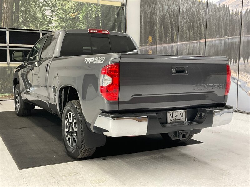 2020 Toyota Tundra SR5 TRD OFF ROAD / 5.7L V8 / 1-OWNER / 15,000 MILE  /LOCAL TRUCK / RUST FREE / BLIND SPOT ALERT / Backup Camera / LIKE NEW CONDITION !! - Photo 7 - Gladstone, OR 97027