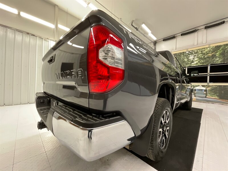 2020 Toyota Tundra SR5 TRD OFF ROAD / 5.7L V8 / 1-OWNER / 15,000 MILE  /LOCAL TRUCK / RUST FREE / BLIND SPOT ALERT / Backup Camera / LIKE NEW CONDITION !! - Photo 10 - Gladstone, OR 97027