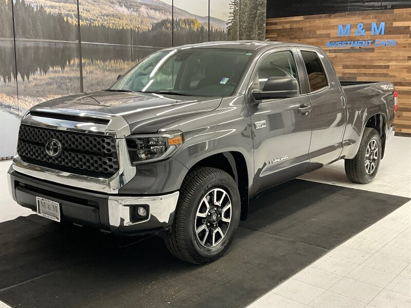 2020 Toyota Tundra SR5 TRD OFF ROAD / 5.7L V8 / 1-OWNER / 15,000 MILE  /LOCAL TRUCK / RUST FREE / BLIND SPOT ALERT / Backup Camera / LIKE NEW CONDITION !! - Photo 25 - Gladstone, OR 97027