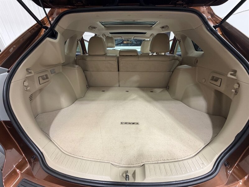 2011 Toyota Venza AWD 4cyl / Leather /Backup Cam /Panoramic Sunroof /Heated Leather Seats /All Wheel Drive - Photo 13 - Gladstone, OR 97027