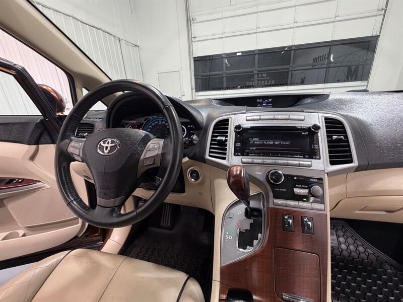 2011 Toyota Venza AWD 4cyl / Leather /Backup Cam /Panoramic Sunroof /Heated Leather Seats /All Wheel Drive - Photo 15 - Gladstone, OR 97027
