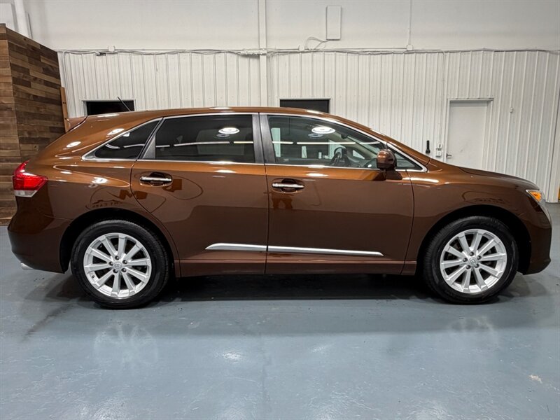 2011 Toyota Venza AWD 4cyl / Leather /Backup Cam /Panoramic Sunroof /Heated Leather Seats /All Wheel Drive - Photo 4 - Gladstone, OR 97027