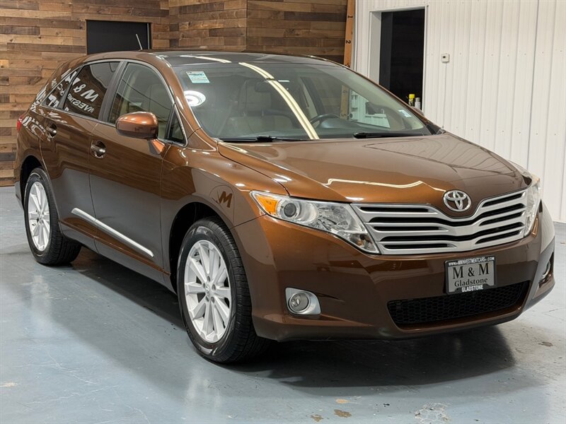 2011 Toyota Venza AWD 4cyl / Leather /Backup Cam /Panoramic Sunroof /Heated Leather Seats /All Wheel Drive - Photo 2 - Gladstone, OR 97027