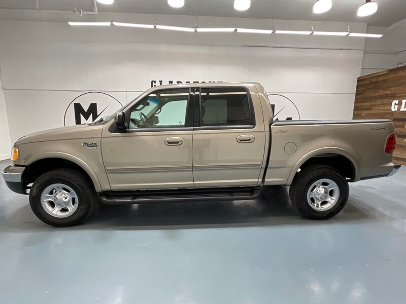 2001 Ford F-150 Lariat Super Crew 4X4 / 5.4L V8 / Sunroof /Leather  / ZERO RUST - Photo 3 - Gladstone, OR 97027