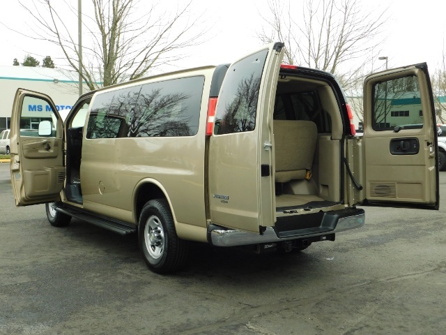 2006 Chevrolet Express 3500 / 12-Passenger Van / V8 / 1-TON / 111k miles   - Photo 26 - Portland, OR 97217