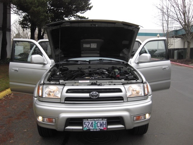 2000 Toyota 4Runner SPORT Edition / 4WD / Hood Scoop / LOW Miles   - Photo 16 - Portland, OR 97217