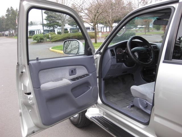 2000 Toyota 4Runner SPORT Edition / 4WD / Hood Scoop / LOW Miles   - Photo 19 - Portland, OR 97217