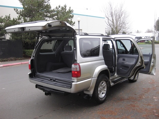 2000 Toyota 4Runner SPORT Edition / 4WD / Hood Scoop / LOW Miles   - Photo 13 - Portland, OR 97217