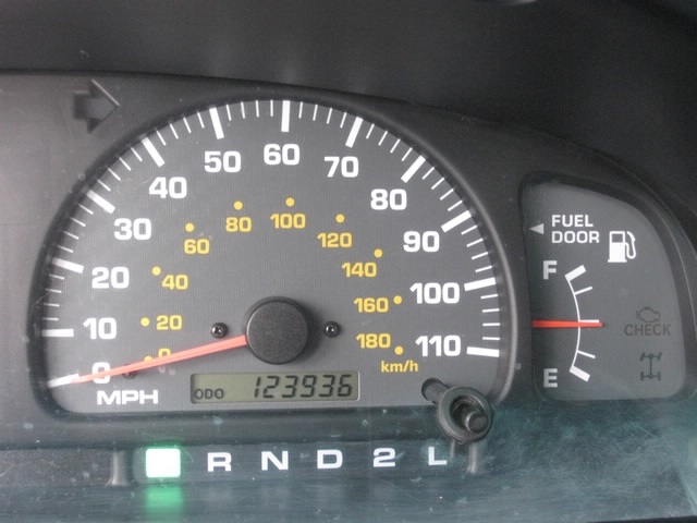 2000 Toyota 4Runner SPORT Edition / 4WD / Hood Scoop / LOW Miles   - Photo 29 - Portland, OR 97217