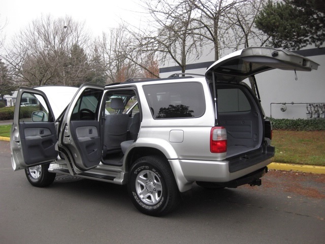 2000 Toyota 4Runner SPORT Edition / 4WD / Hood Scoop / LOW Miles   - Photo 11 - Portland, OR 97217