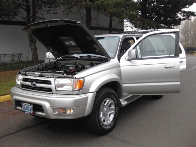 2000 Toyota 4Runner SPORT Edition / 4WD / Hood Scoop / LOW Miles   - Photo 9 - Portland, OR 97217