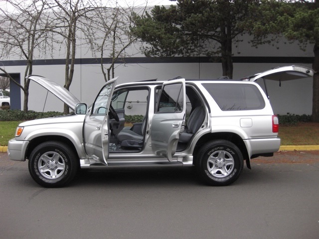 2000 Toyota 4Runner SPORT Edition / 4WD / Hood Scoop / LOW Miles   - Photo 10 - Portland, OR 97217