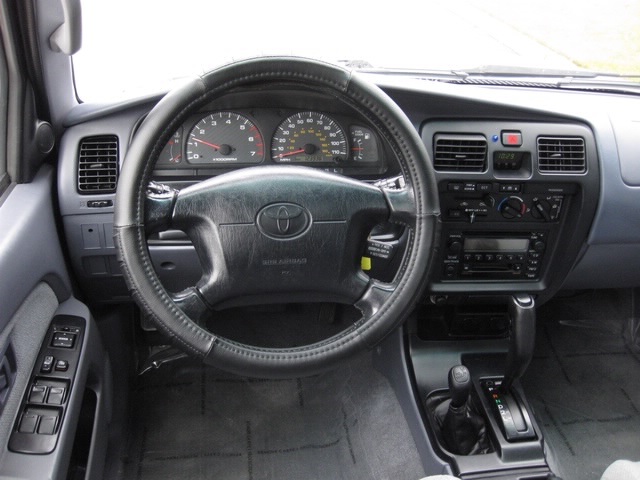 2000 Toyota 4Runner SPORT Edition / 4WD / Hood Scoop / LOW Miles   - Photo 27 - Portland, OR 97217