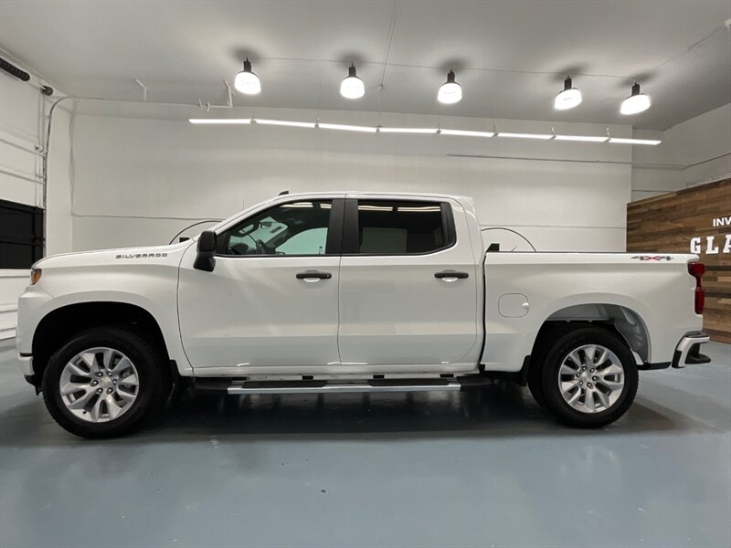 2019 Chevrolet Silverado 1500 Custom Crew Cab 4X4 / 4.3L V6 / 43,000 MILES  / Navigation & Backup Camera - Photo 3 - Gladstone, OR 97027