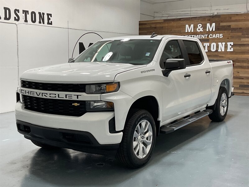 2019 Chevrolet Silverado 1500 Custom Crew Cab 4X4 / 4.3L V6 / 43,000 MILES  / Navigation & Backup Camera - Photo 1 - Gladstone, OR 97027