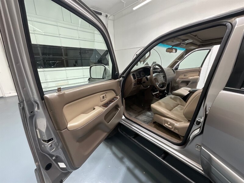 2002 Toyota 4Runner Limited 4X4 / LIFTED TRD WHEELS BF Goodrich Tires / ZERO RUST / Rear diff Locks / Timing Belt Service done - Photo 31 - Gladstone, OR 97027