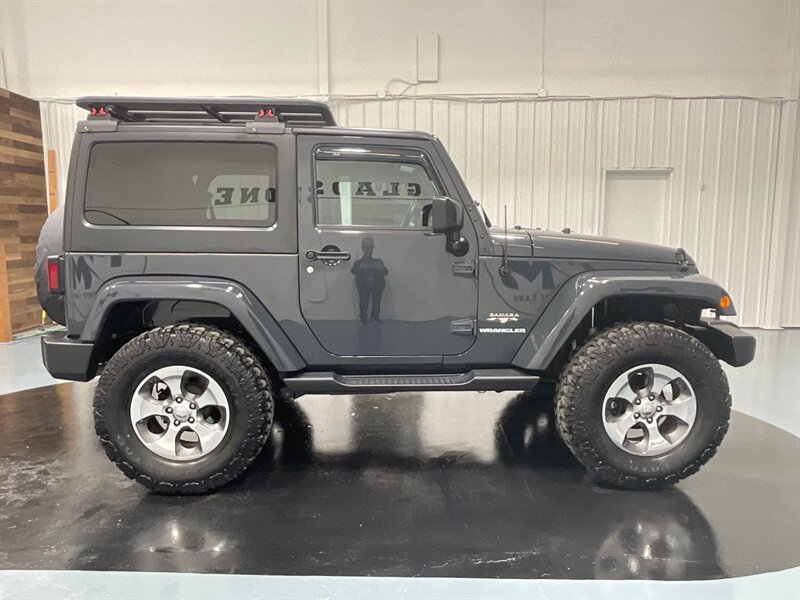 2017 Jeep Wrangler Sahara 2Dr 4X4 / 3.6L V6 / NEW LIFT & TIRES  / HARD TOP / 47K MILES - Photo 4 - Gladstone, OR 97027