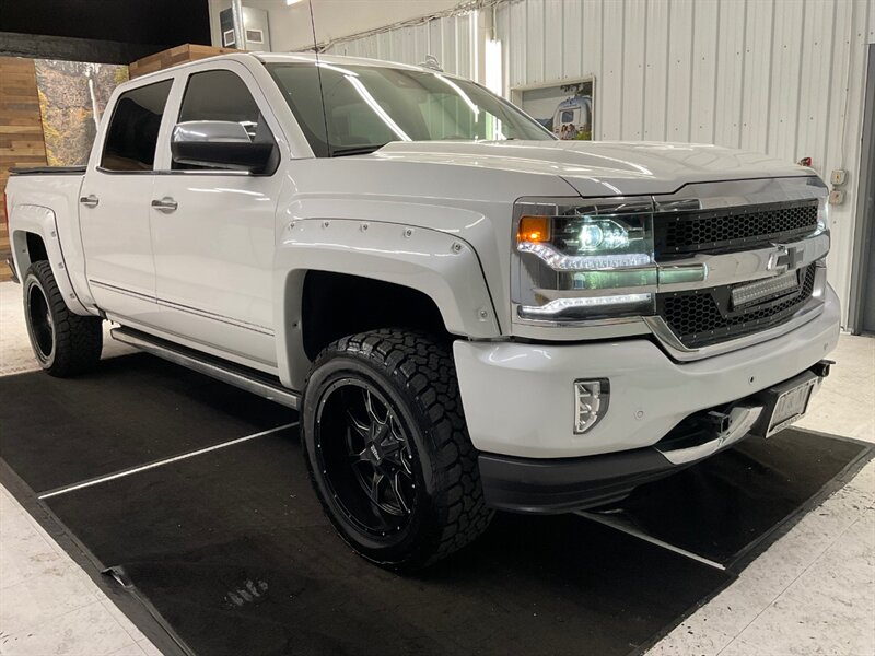 2017 Chevrolet Silverado 1500 High Country Crew Cab 4X4 / 5.3L V8 / LIFTED  / BRAND NEW  TIRES / Leather w. heated & ventilated Seats / Sunroof / LOCAL OREGON TRUCK / RUST FREE - Photo 8 - Gladstone, OR 97027