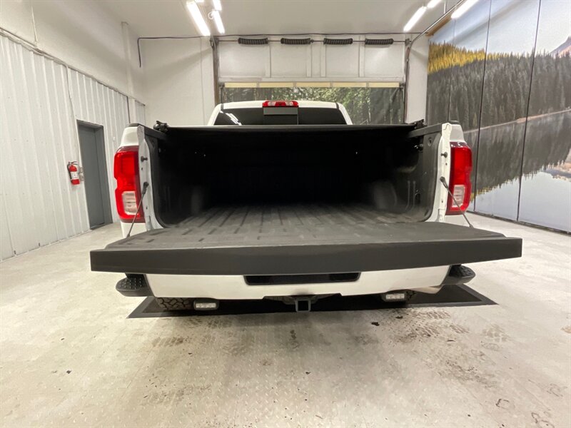 2017 Chevrolet Silverado 1500 High Country Crew Cab 4X4 / 5.3L V8 / LIFTED  / BRAND NEW  TIRES / Leather w. heated & ventilated Seats / Sunroof / LOCAL OREGON TRUCK / RUST FREE - Photo 49 - Gladstone, OR 97027