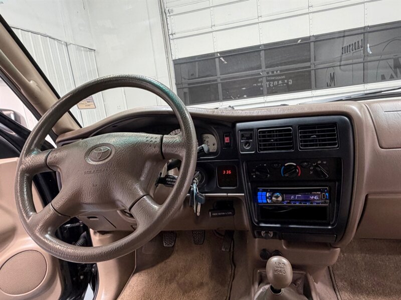 2003 Toyota Tacoma SR5 V6 4X4 5-SPEED MANUAL/OREGON TRUCK w.ZERO RUST /TIMING BELT SERVICE ALREADY DONE - Photo 16 - Gladstone, OR 97027