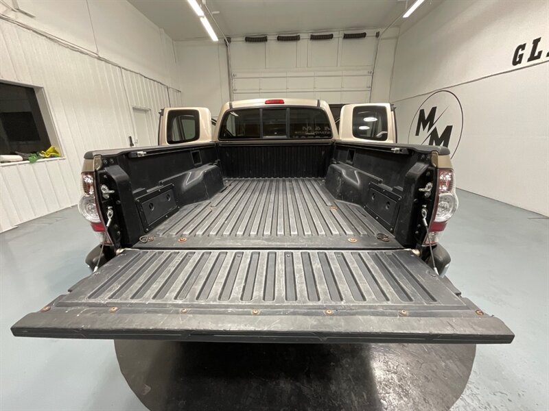 2006 Toyota Tacoma V6 SR5 4X4 / 6-SPEED MANUAL / 119K MILES  / LOCAL OREGON TRUCK - Photo 12 - Gladstone, OR 97027