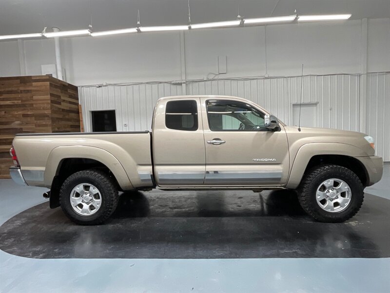 2006 Toyota Tacoma V6 SR5 4X4 / 6-SPEED MANUAL / 119K MILES  / LOCAL OREGON TRUCK - Photo 4 - Gladstone, OR 97027