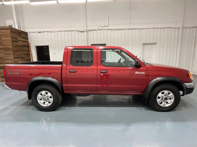 2000 Nissan Frontier XE Crew Cab 4X4 / 3.3L V6 / 5-SPEED MANUAL  / Towing Pkg / Spray in bed liner / LOCAL OREGON TRUCK w. ZERO RUST - Photo 4 - Gladstone, OR 97027