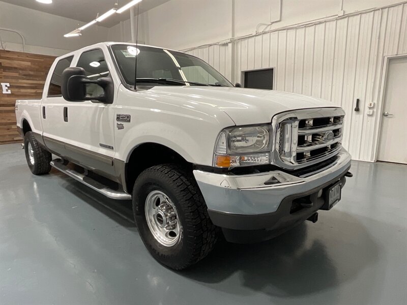 2002 Ford F-250 Lariat Crew Cab 4X4 / 7.3L DIESEL / 1-OWNER  / ZERO RUST / Leather Heated Seats / 122K MILES - Photo 2 - Gladstone, OR 97027