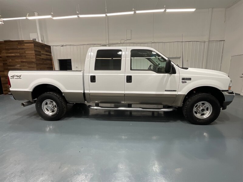 2002 Ford F-250 Lariat Crew Cab 4X4 / 7.3L DIESEL / 1-OWNER  / ZERO RUST / Leather Heated Seats / 122K MILES - Photo 4 - Gladstone, OR 97027