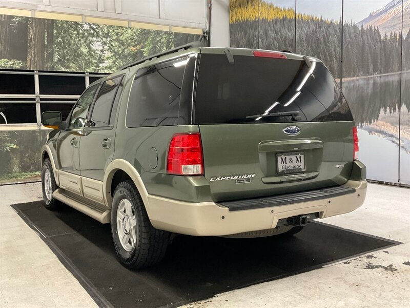 2005 Ford Expedition Eddie Bauer 4X4 / 5.4L V8 / 3rd Row / Local  / Leather & Sunroof / Captain Chairs - Photo 7 - Gladstone, OR 97027