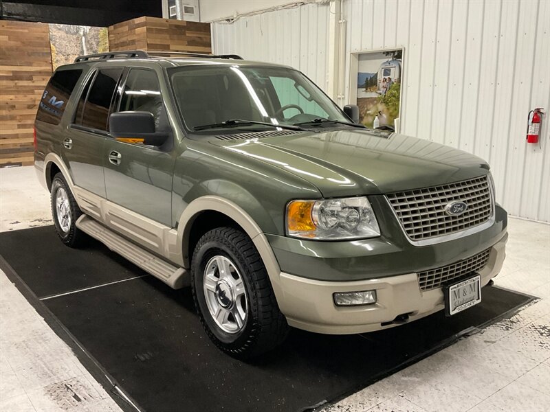 2005 Ford Expedition Eddie Bauer 4X4 / 5.4L V8 / 3rd Row / Local  / Leather & Sunroof / Captain Chairs - Photo 2 - Gladstone, OR 97027