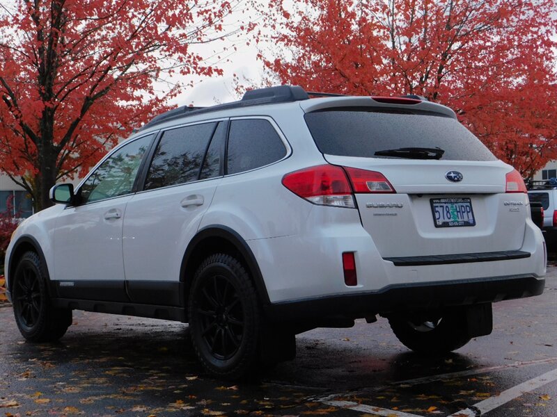 2010 Subaru Outback 2.5i Limited Wagon / Leather Heated Seats / CLEAN