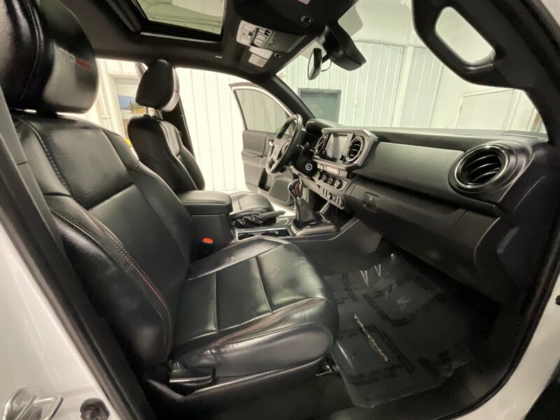 2019 Toyota Tacoma TRD Pro 4X4 / 3.5L V6 / 6-Speed Manual / Leather  / Leather & Heated Seats - Photo 12 - Gladstone, OR 97027