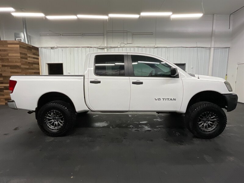 2008 Nissan Titan 4x4 XE Crew Cab / 5.6L V8 / LIFTED LIFTED  35 " TIRES & 18 " FUEL WHEELS / SHARP & CLEAN !! - Photo 4 - Gladstone, OR 97027