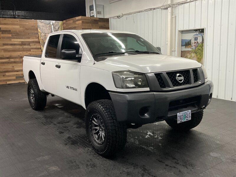 2008 Nissan Titan 4x4 XE Crew Cab / 5.6L V8 / LIFTED LIFTED  35 " TIRES & 18 " FUEL WHEELS / SHARP & CLEAN !! - Photo 2 - Gladstone, OR 97027