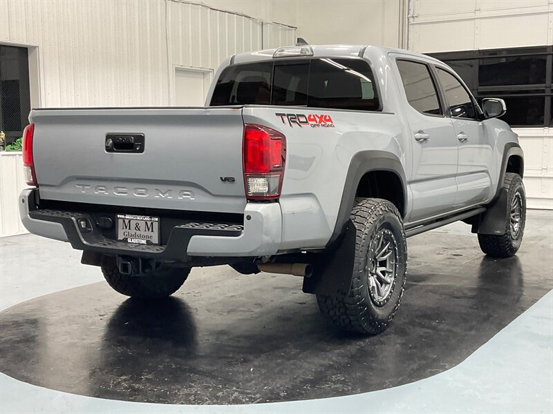 2019 Toyota Tacoma TRD Off-Road / 6 SPEED MANUAL / LIFTED / CEMENT  / LOCAL RUST FREE / Excel Cond - Photo 11 - Gladstone, OR 97027