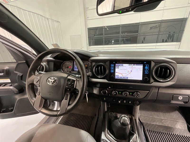 2019 Toyota Tacoma TRD Off-Road / 6 SPEED MANUAL / LIFTED / CEMENT  / LOCAL RUST FREE / Excel Cond - Photo 16 - Gladstone, OR 97027