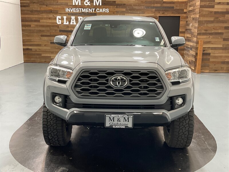 2019 Toyota Tacoma TRD Off-Road / 6 SPEED MANUAL / LIFTED / CEMENT  / LOCAL RUST FREE / Excel Cond - Photo 5 - Gladstone, OR 97027