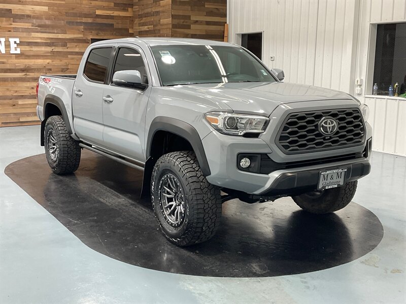 2019 Toyota Tacoma TRD Off-Road / 6 SPEED MANUAL / LIFTED / CEMENT  / LOCAL RUST FREE / Excel Cond - Photo 2 - Gladstone, OR 97027