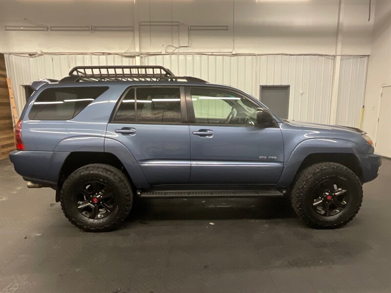 2005 Toyota 4Runner SR5 4X4 / 4.0L V6 / 1-OWNER / NEW LIFT WHEELS TIRE  1-OWNER LOCAL OREGON SUV / RUST FREE / NEW BF GOODRICH TIRES / 128,000 MILES - Photo 4 - Gladstone, OR 97027